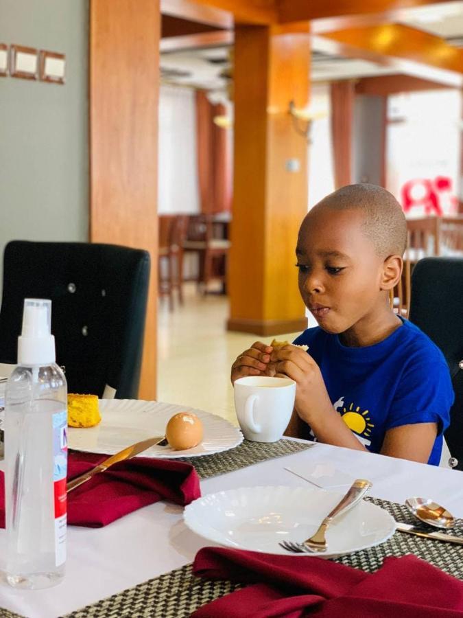 Leyshof Hotel Mwanza Ngoại thất bức ảnh